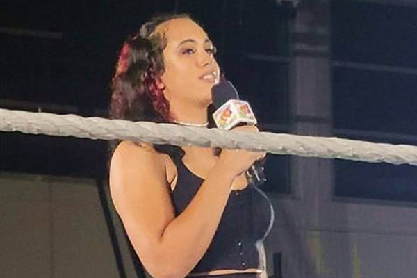 WWE网红巨石强森长女西蒙娜强森擂台首秀，引起了不少的关注度！